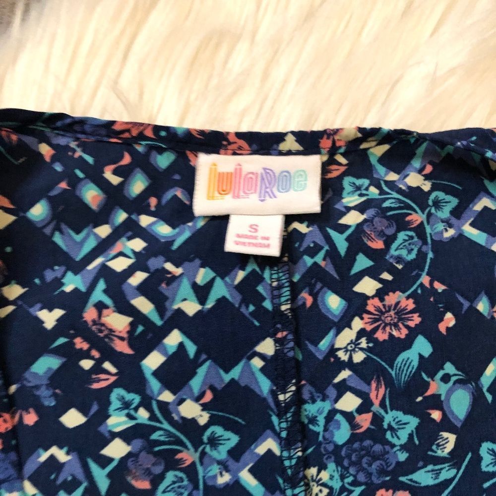 🦄 Lularoe Lindsay Patterned Blue Cardigan/Kimono - Picture 2 of 6